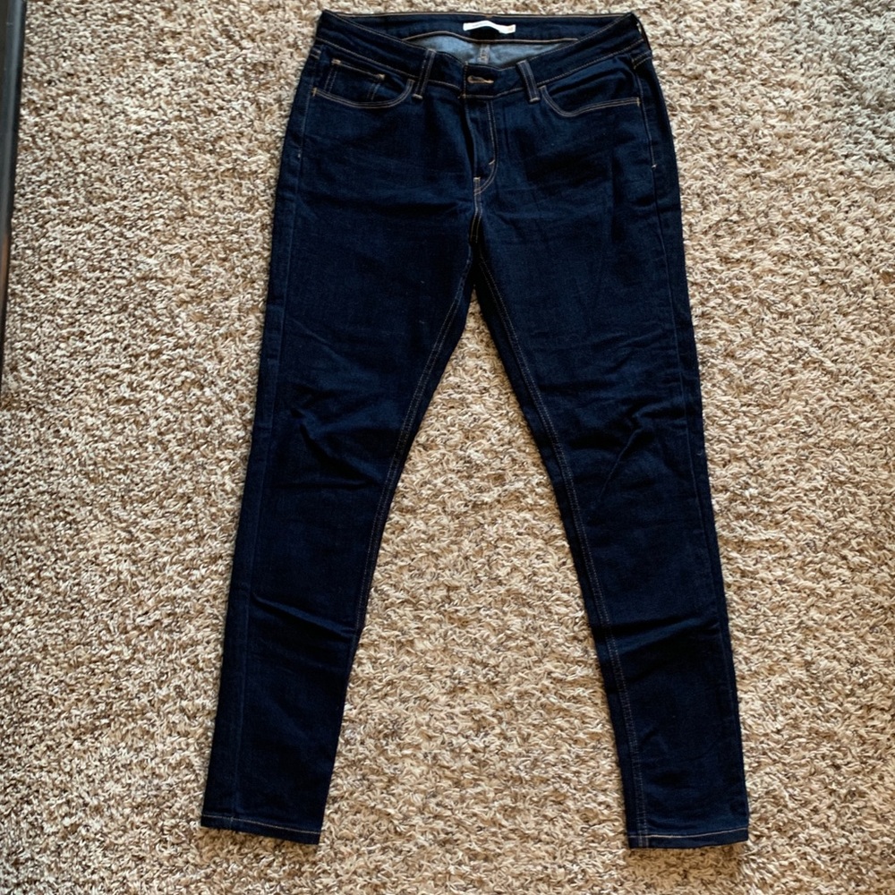 Levi’s 535 Super Skinny dark wash jeans